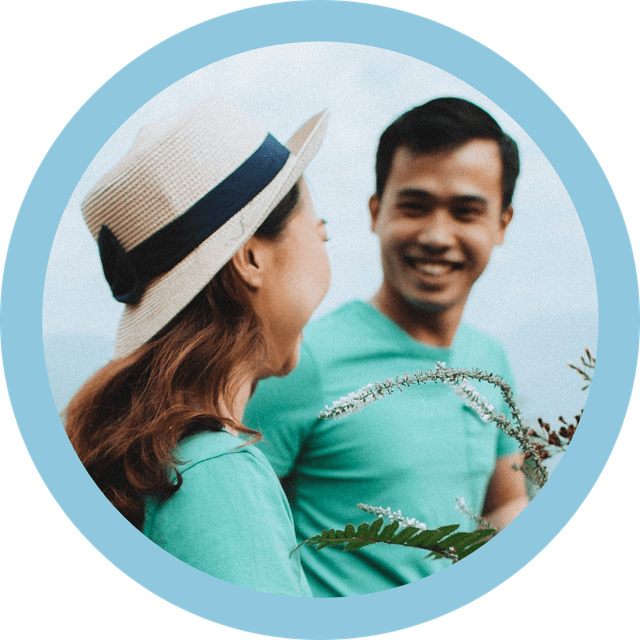 Couple using Serendipity nearby alerts