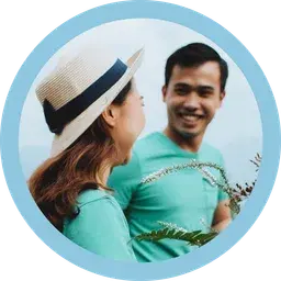 Couple using Serendipity nearby alerts
